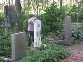 Памятник на Киновеевском кладбище Санкт-Петербурга, фотография 2