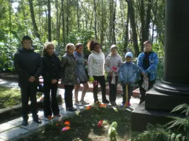 Памятник на Киновеевском кладбище Санкт-Петербурга, фотография 3