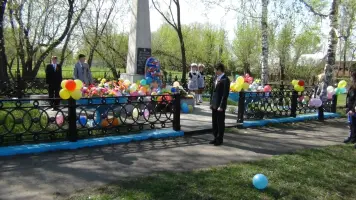 Мемориальное сооружение в поселке Металлургов