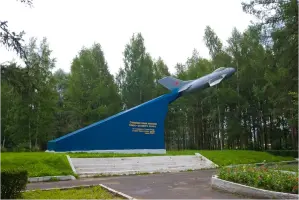 Монумент авиаторам в Старой Руссе