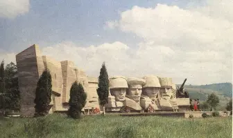 Памятник бойцам, погибшим у Эльхотовских ворот