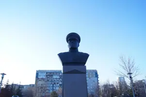 Сквер имени Г.К. Жукова, бюст маршала Г.К. Жукова, фотография 4