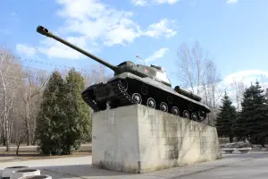Танк-памятник ИС-2