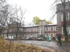 Мемориальная доска об эвакогоспитале № 2 224 на здании первой городской больницы (ныне – поликлиника № 1 имени академика Е. Вагнера)
