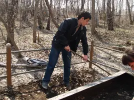 Обелиск и могилы летчиков