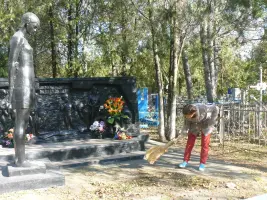 Памятная мемориальная доска, посвященная 214 зверски замученным детям-инвалидам в г. Ейске, фотография 2
