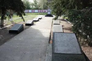 Мемориал-братская могила воинов ВОВ - Россошь, Кашарский район, Ростовская область, фотография 5