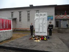 Стела «Памяти воинам-землякам, погибшим в годы Великой Отечественной Войны 1941−1945»