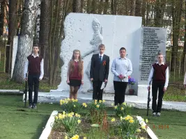 Памятник учителям и ученикам, погибшим в годы Великой Отечественной войны, фотография 2