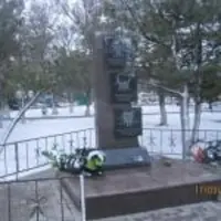 Памятник на братской могиле в п. Весёлый, фотография 2