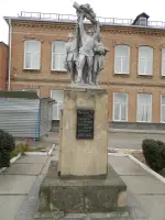 Памятник учителям и учащимся, погибшим в годы Великой Отечественной войны