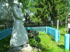 Скульптурная композиция "Солдат со знаменем", фотография 2