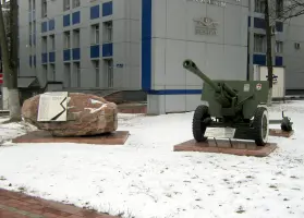 Памятник заводчанам, погибшим во время бомбёжки, фотография 2