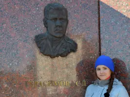 Памятная плита Герою Советского Союза Герасимову Сергею Дмитриевичу у Вечного огня города Владимира