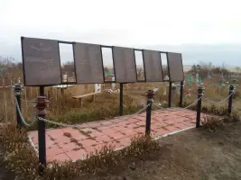 Памятные плиты на кладбище с.Степное