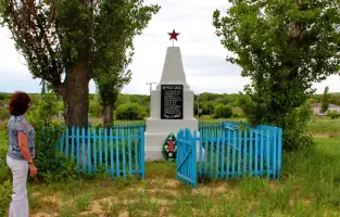 Братская могила воинов ВОВ - хутор Сычевка, Кашарский район, Ростовская область