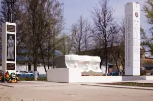 Мемориальный комплекс «Братская могила» г. Суворов Тульской области