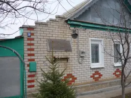 Мемориальная доска на улице 33-х Героев, фотография 2