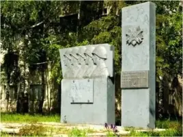 Памятник братьям-танкистам Томиловым, погибшим в годы Великой Отечественной войны