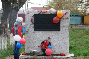 Памятник герою Владимиру Федоровичу Колсанову, фотография 2