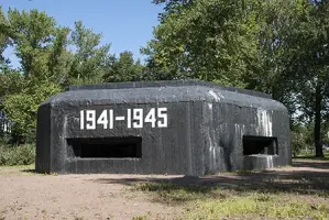 Памятный комплекс ДОТ и Стела, фотография 2