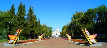 Памятник-скульптура «Воин-освободитель»