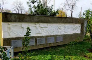 Монумент преподавателям и студентам - Ростов-на-Дону, парк ДГТУ