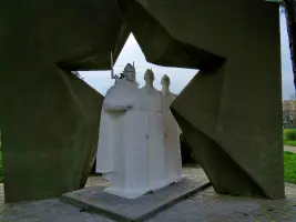 Монумент преподавателям и студентам - Ростов-на-Дону, парк ДГТУ, фотография 2