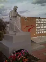 Мемориальный комплекс «Скорбящая мать» и площадь земляков - Героев Советского Союза, фотография 2