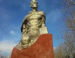 Памятник Герою Советского Союза Достовалову С. В