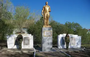 Памятник «Воинам-землякам, погибшим в Великой Отечественной войне 1941−1945 гг. от односельчан»