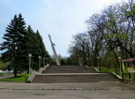 Стела с самолетом - Ростов-на-Дону, парк Авиаторов, фотография 3