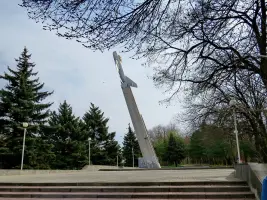 Стела с самолетом - Ростов-на-Дону, парк Авиаторов, фотография 4
