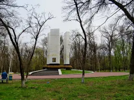 Братская могила мемориала авиаторов - Ростов-на-Дону, парк Авиаторов