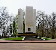 Братская могила мемориала авиаторов - Ростов-на-Дону, парк Авиаторов, фотография 3
