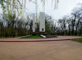Братская могила мемориала авиаторов - Ростов-на-Дону, парк Авиаторов, фотография 4