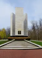 Братская могила мемориала авиаторов - Ростов-на-Дону, парк Авиаторов, фотография 5