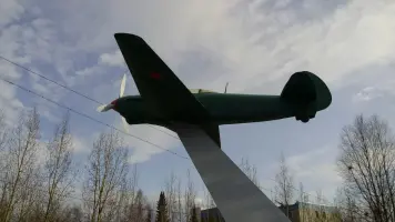 Памятник экипажу самолета Як-9Д, фотография 3