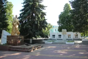 Мемориал боевой славы на Красной площади города Грязи (памятник Неизвестному солдату, братская могила)