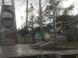 Памятник–обелиск «Участникам войны и работникам тыла»