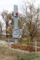 Братская могила у дороги - автострада Волгоград-Шахты, Суровикинский район, Волгоградская область, фотография 4