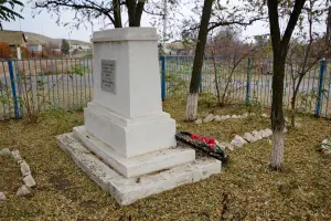 Стела памяти павших воинов - хутор Кумовка, Калачевский район, Волгоградская область, фотография 2