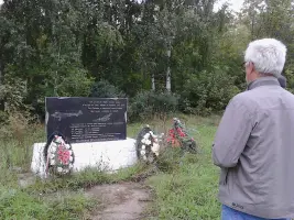Памятный знак в Нижегородской области на месте гибели авиаконструктора В.Петлякова, фотография 2