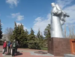 Памятник «Скорбящий воин»