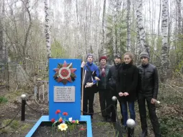 Памятник умершим воинам в госпитале в селе Троицкое, Троицкого района, Алтайского края