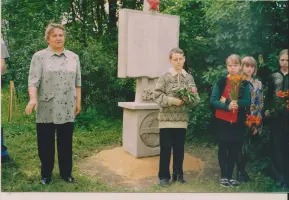 Памятная стелла, установленная по инициативе поискового отряда «Поиск»
