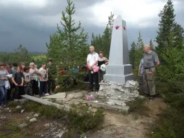 Обелиск на вершине Смерть-горы, фотография 2