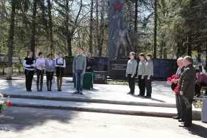 Памятник советскому воину-победителю на территории Московского радиотехнического завода (МРТЗ), фотография 2