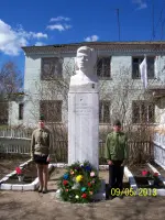 Памятник герою Советского Союза И. И. Злыгостеву