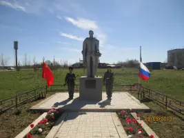 Памятник погибшим солдатам ВОВ в деревне Скородумка Грязовецкого района Вологодской обл